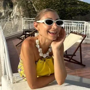 PRADA ホワイト ハイネック トップス Cutout turtleneck top in white - Prada | Mytheresa